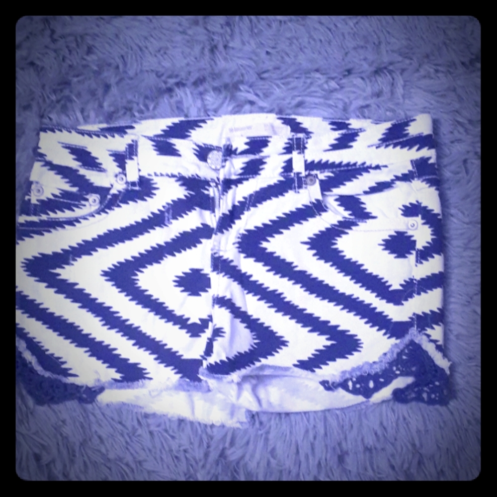 NWOT navy and white shorts sz 9